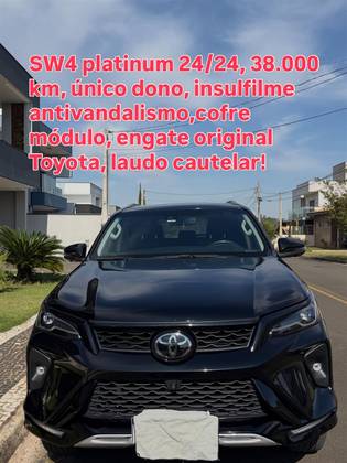 TOYOTA HILUX SW4 2.8 D-4D TURBO DIESEL SRX PLATINUM 7L 4X4 AUTOMÁTICO TOYOTA HILUX SW4 2.8 D-4D TURBO DIESEL SRX PLATINUM 7L 4X4 AUTOMÁTICO